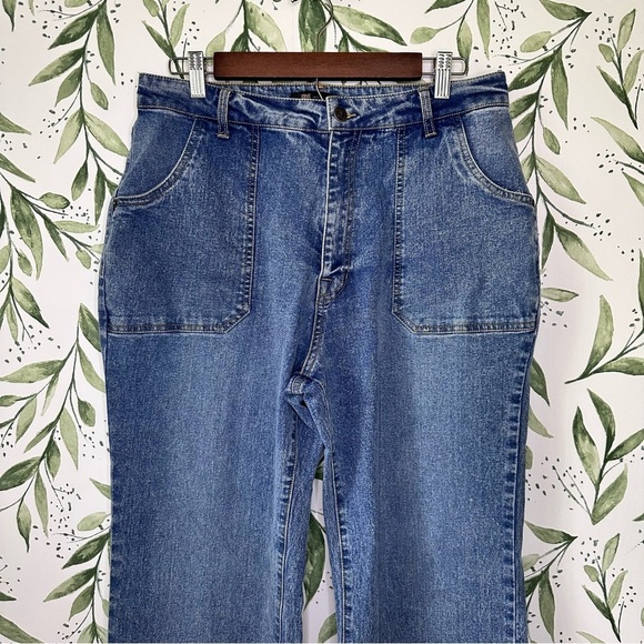 Frye Front Pocket Flare Jeans. Size 31. - Picture 2 of 11